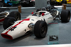 Honda RA300 sprijeda-lijevo Honda Collection Hall.jpg