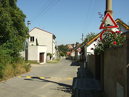 Hradečno, cesta