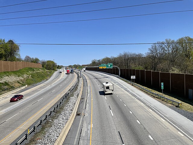 I-81 northbound in Paxtonia northeast of Harrisburg