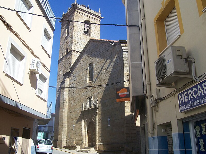 File:Iglesia Montehermoso.jpg