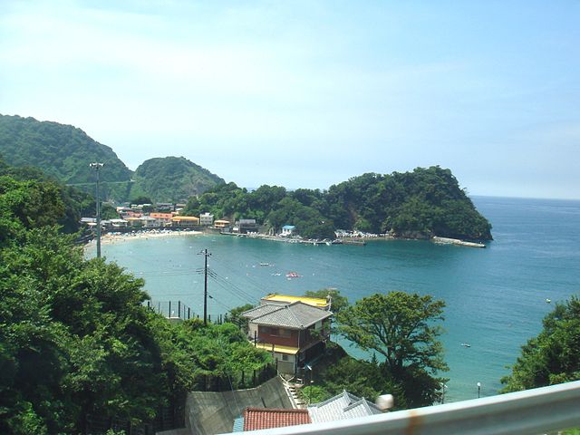 Iwachi shore (岩地海岸), also dubbed "Izu Côte d'Azur", in Matsuzaki.