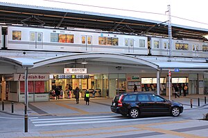 Jiyūgaoka Station (Tokyo) 2012.JPG