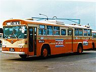 日産ディーゼルK-U31N(1980年式) 153　1994年3月28日廃車 一般路線用初の冷房車。 本型式2台と、ふそうK-MP118N 1台の計3台が各営業所に1台ずつ配備されたのが嚆矢である。