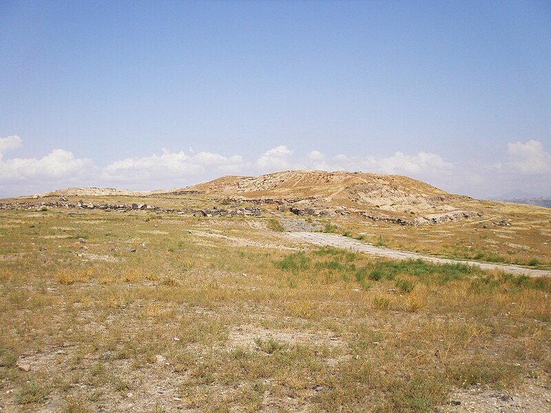 File:Karmir Blur Hill.JPG