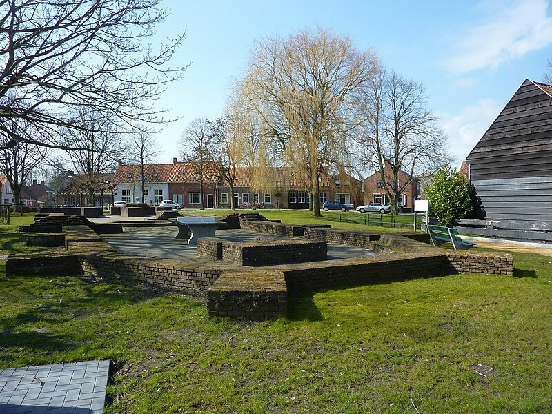 File:Kerkhof, Oud-Sabbinge (3).jpg