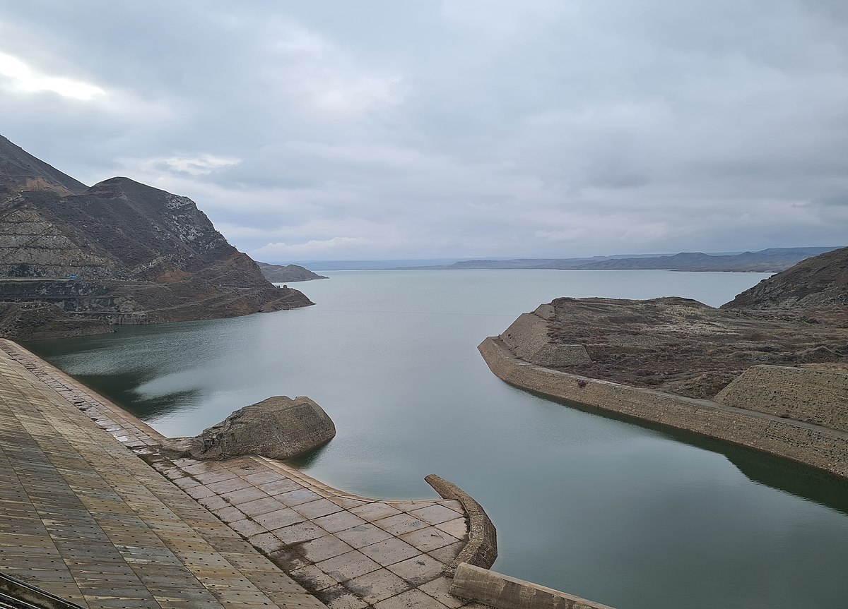 Водохранилище википедия. Худаферинский мост Азербайджан. Википедия водохранилище кубарь.