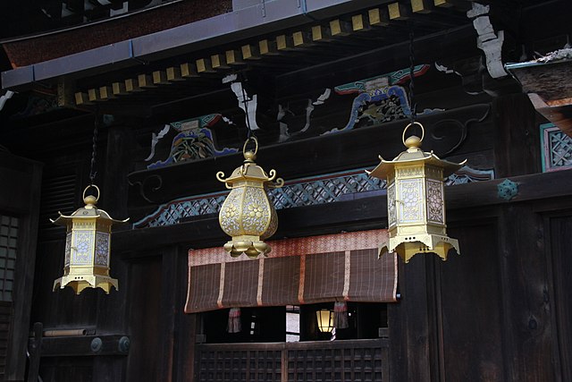 640px-Kitano_tenman_gu_lantern_16.jpg