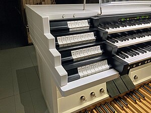 Klais-Orgel von 2021 in Husum, Marienkirche, linke Registratur.jpg