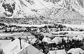 Klondikers tent camp at lake Bennett, Canada, May 1898 Klondike camp Yukon head.jpg