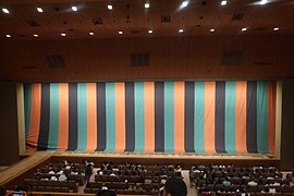 Kokuritsu gekijo - kabuki curtain - june 16 2017.jpg