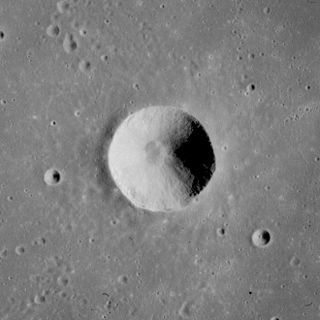 <span class="mw-page-title-main">Kundt (crater)</span> Crater on the Moon