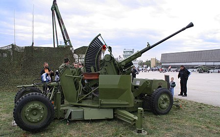 ไฟล์:L70_Bofors_V_i_PVO_VS.jpg