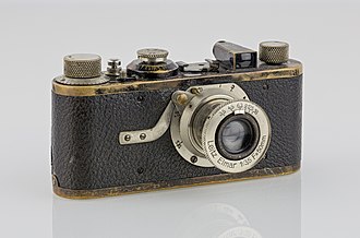 Leica 1, (1925)'s introduction marked the beginning of modern photojournalism. LEI0060 186 Leica I Sn.5193 1927 Originalzustand Front-2 FS-15.jpg