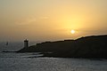 Le Conquet : le phare de la Pointe de Kermorvan à la tombée de la nuit vu du port du Conquet.