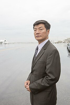 Lobsang Sangay, primeiro-ministro tibetano, 2012 (Aeroporto).jpg