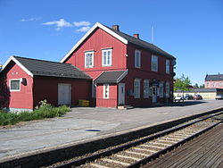 Loeten railway station front.jpg