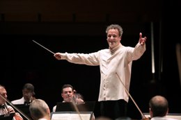 LouisLangrée conducting.jpg
