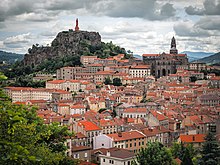 Vue du centre historique du Puy-en-Velay, depuis le sud-ouest.