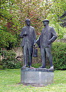 Statue der Brüder Čapek in Malé Svatoňovice