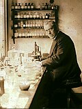 Thumbnail for File:Martinus Willem Beijerinck in the lab in 1921.jpg