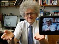 Sir Martyn Poliakoff, profesor de chimie și cunoscut pentru rolul său principal în Tabelul Periodic al Videoclipurilor