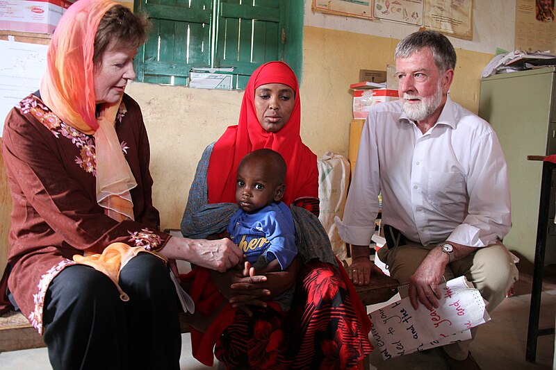 File:Mary Robinson in Somalia (6).jpg