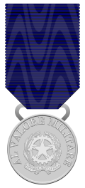 The Medal of Military Valor, awarded1915 Medaglia d'argento al valor militare.svg