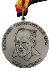 Finisher-Medaille des Berlin-Marathons 1988 mit dem Porträt Zátopeks