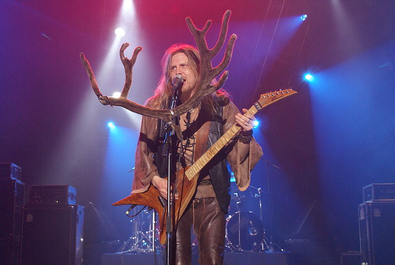 File:Metalmania 2007 - Korpiklaani - Jonne Järvelä 04.jpg