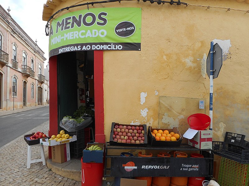 File:Mini mercado, Rua do Sol, Paderna, 2 October 2015.JPG