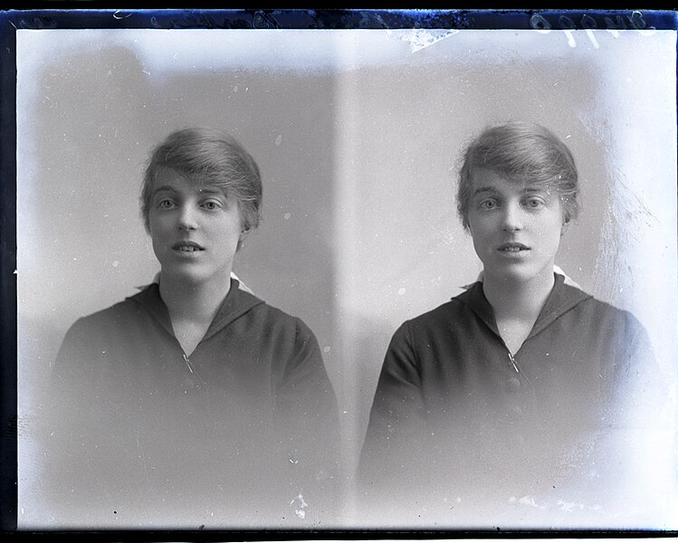 File:Miss Bell Barber, 27 Feb 1917 (16580350601).jpg