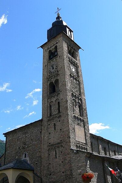 File:Morgex - Kirche Außen 2 Kirchturm.jpg