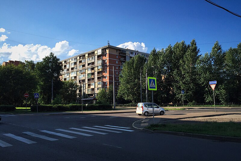 File:Moscow, Ivanteevskaya Street and 5th Proezd Podbelskogo (31421572812).jpg