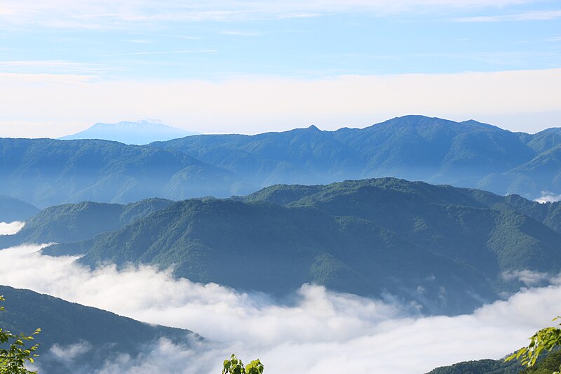 File:Mt.Mominuka & Mt.Sarugabanba from Mt.Daimon.jpg