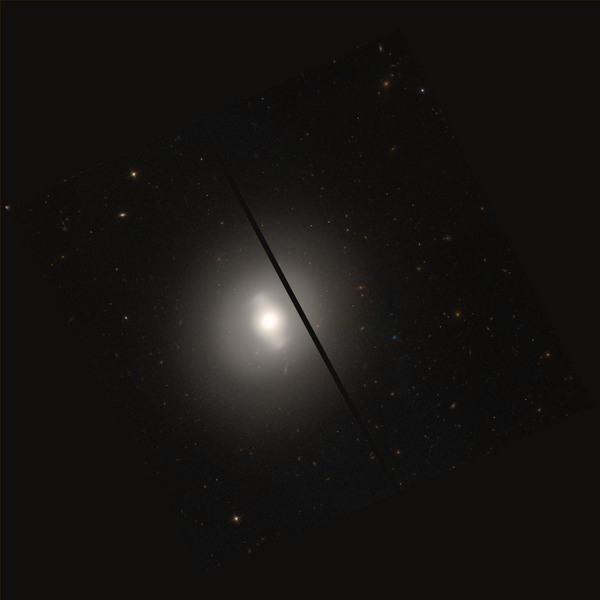 File:NGC 4262 HST 9401 R850GB475.png