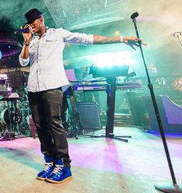 Ne-Yo Performs New Album R.E.D. on Walmart Soundcheck