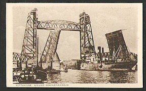 Vieille carte postale des années 1920 avec au premier plan le nouveau Koninginnebrug, et en arrière-plan le pont De Hef.