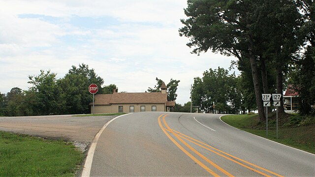 Northern terminus of AR 23W at Forum. AR 23W continues south (left) from this point
