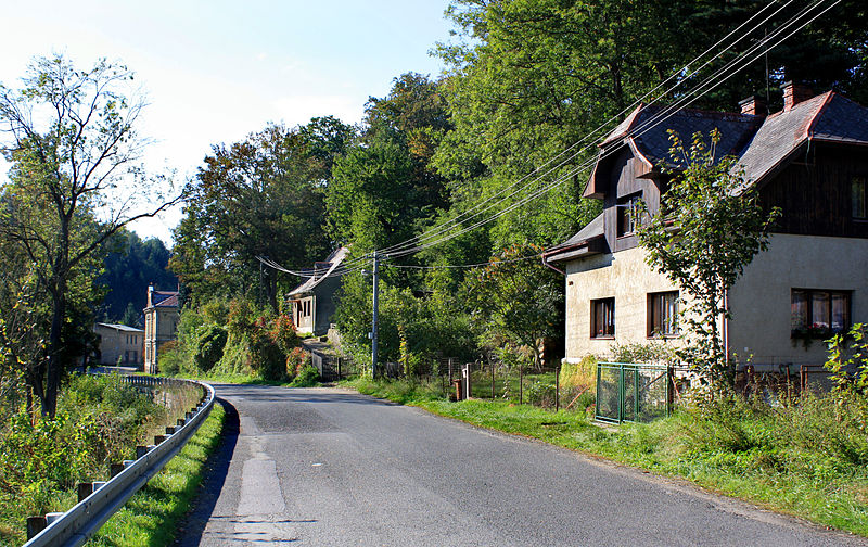 File:Nová Ves by Chrastava, main road.jpg