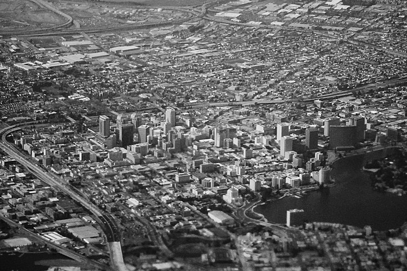 File:Oakland Skyline Aerial (49811531542).jpg