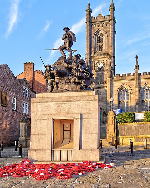 Image: Oldham War Memorial and Parish Church   geograph.org.uk   6003314