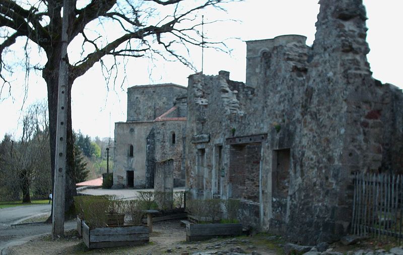 File:Oradour-sur-Glane - Village-martyr 21.jpg