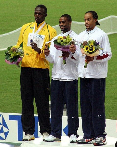 Bolt (left) on the podium with his silver medal from the 200 m race in Osaka (2007). Winner: Tyson Gay in the center.