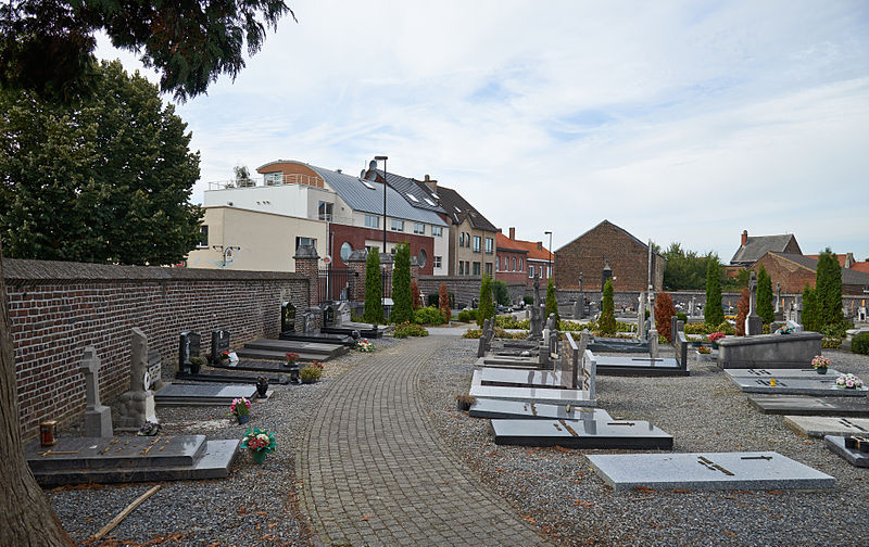 File:Ottenburg, Sint-Niklaaskerk cemetery B.jpg