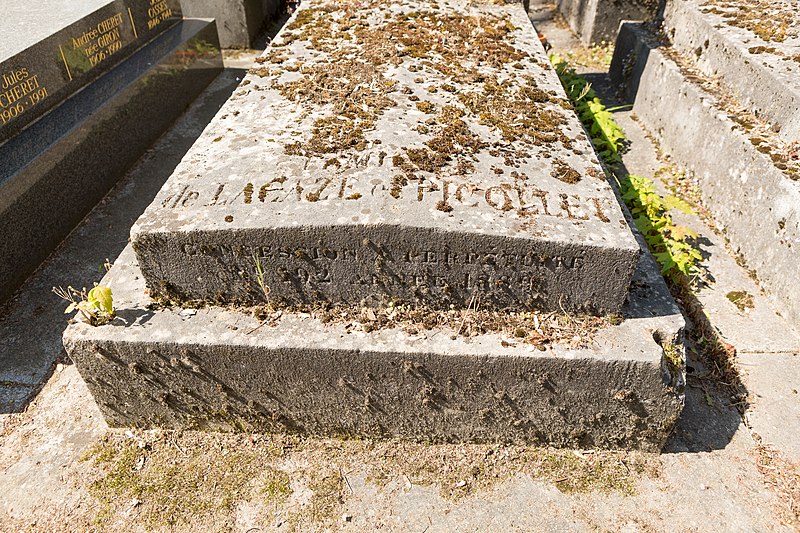 File:Père-Lachaise - Division 91 - Lacaze-Picollet 02.jpg