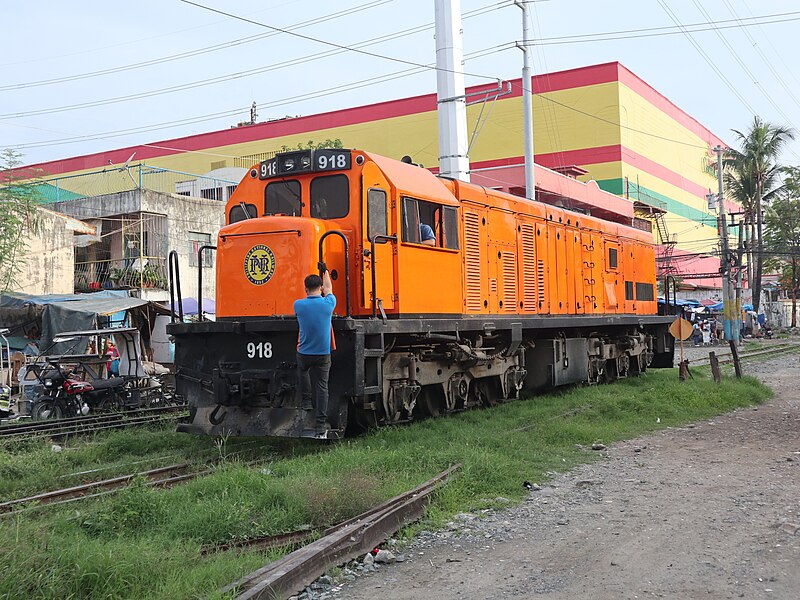 File:PNR locomotive 918, Alabang Station (Muntinlupa; 06-28-2023).jpg