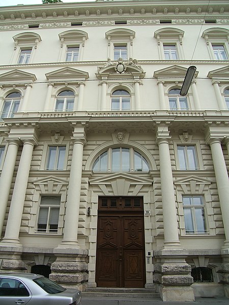 File:Palais Lützow -Bösendorferstr 13.JPG