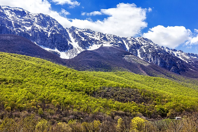 File:Parco naturale regionale Sirente-Velino.jpg