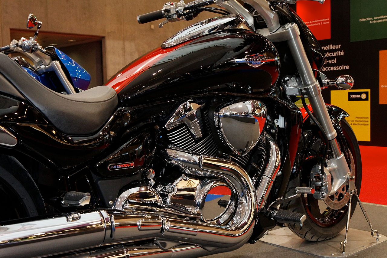 File:Suzuki Intruder 800 black.jpg - Wikimedia Commons