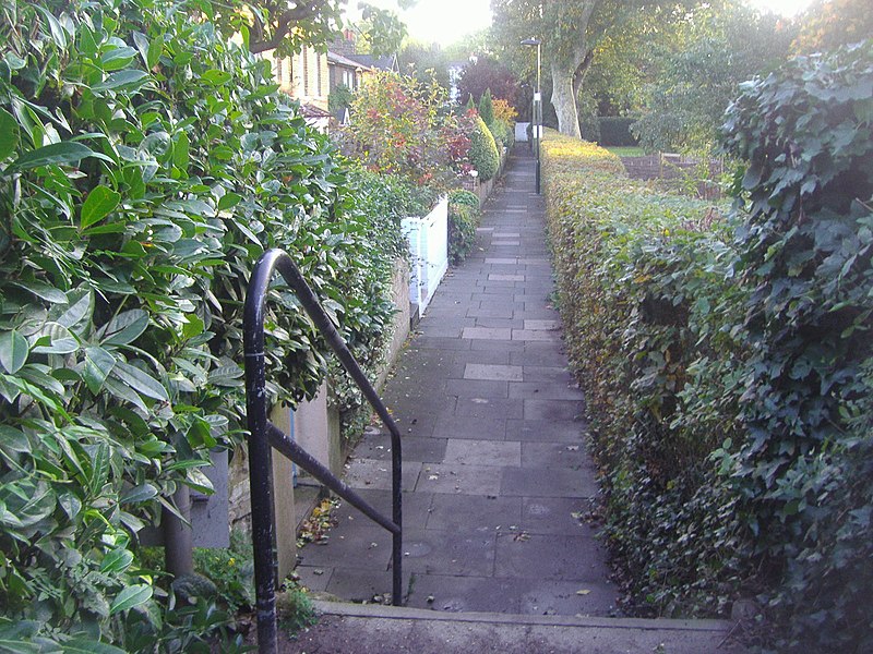 File:Path leading to cottages, Kew Green - geograph.org.uk - 3710588.jpg